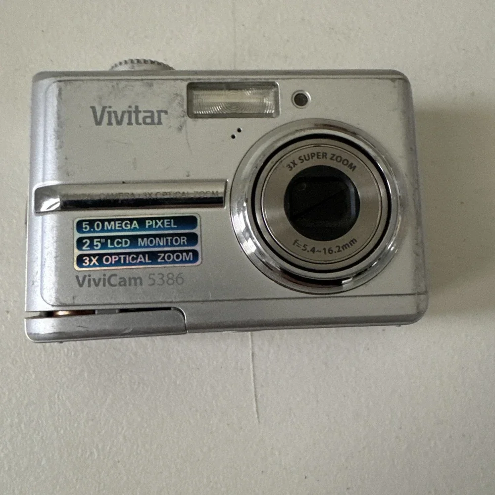 Vivitar ViviCam 5386 5.0MP Compact Digital Camera 3x Zoom 2.5